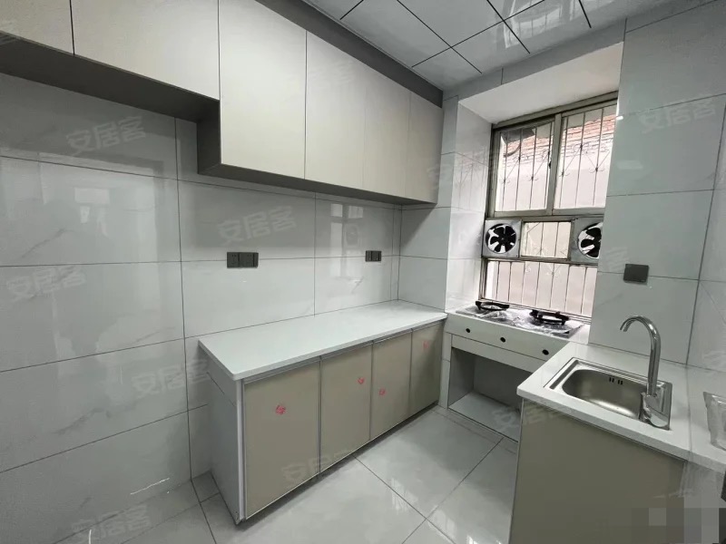 213，降价了，一楼大院子，四中旁，总价29个，大院子，有证，超大出场，采光好