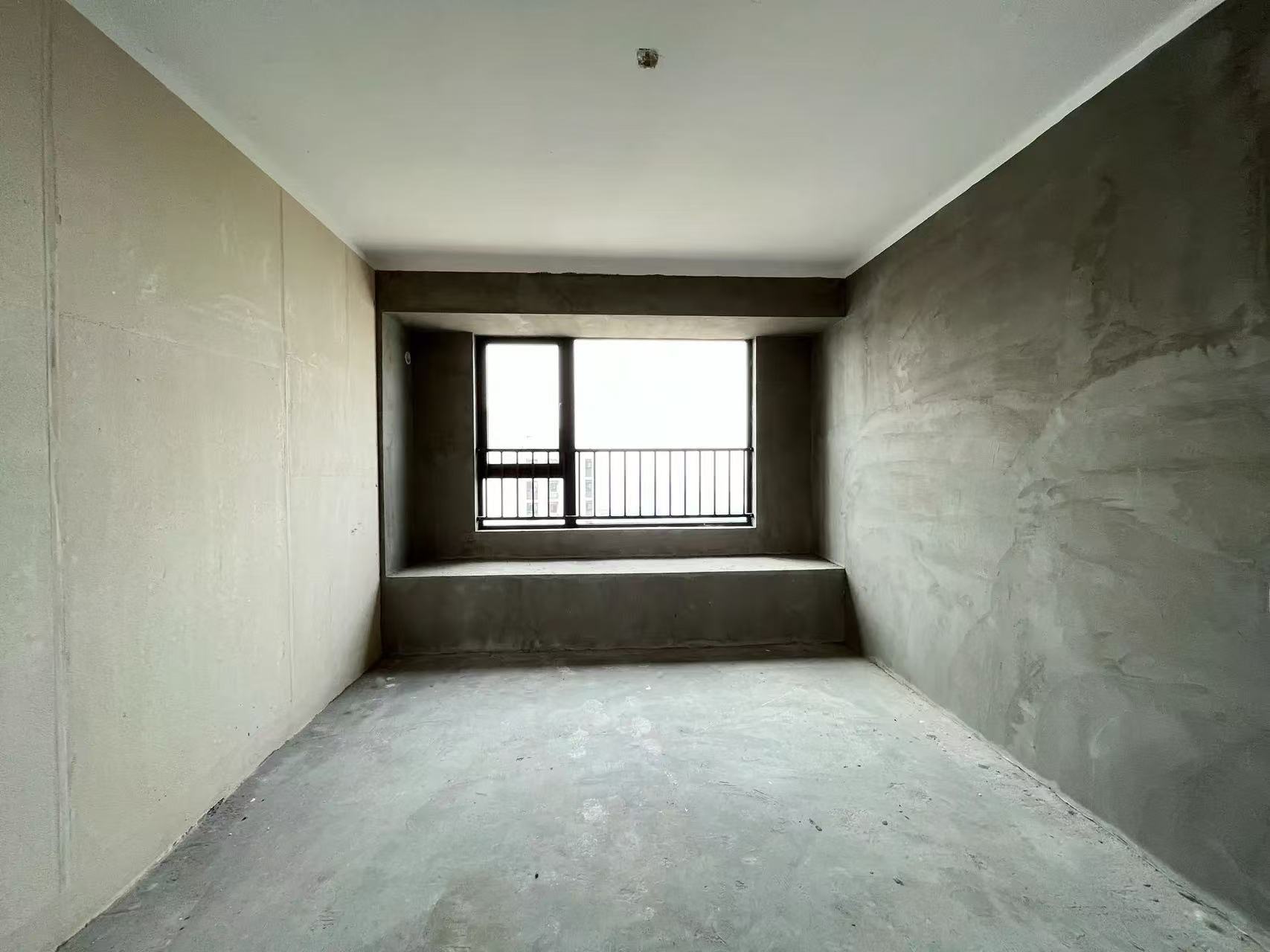 城南，吾悦广场，毛坯三房，采光好，单价4900