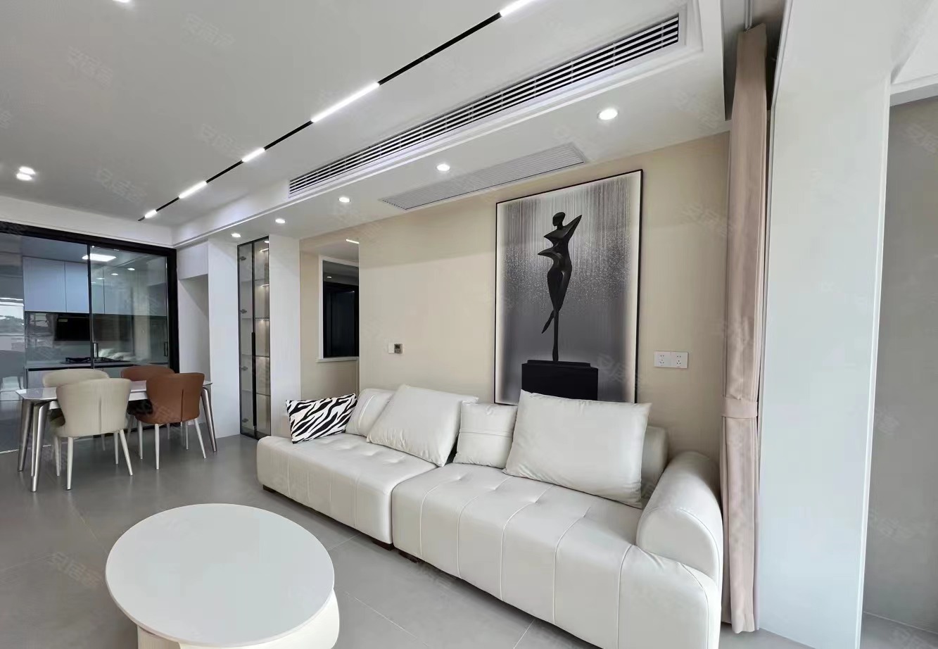 46，业主亏本出，城南，全新精装大三房，双阳台好楼层，证满二