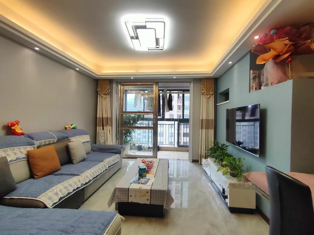 11城西实验二小旁，红树湾精装三房，中间楼层，成色新，有钥匙看房方便