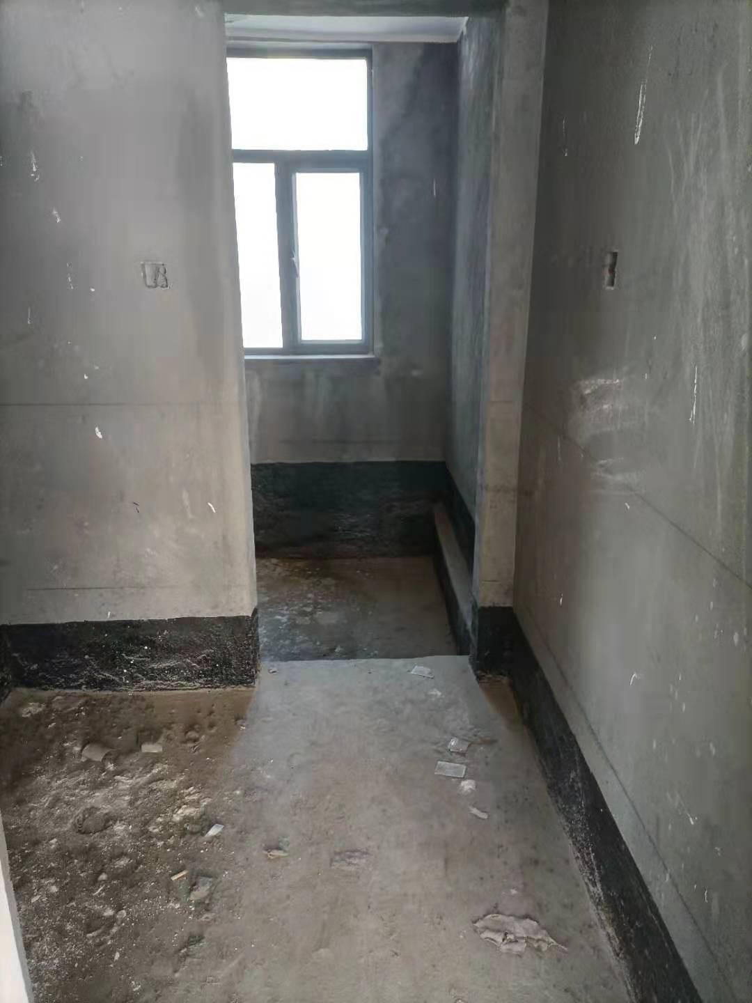 三丰鼎城毛坯大平层，采光非常好。户型大气，满两年，有钥匙