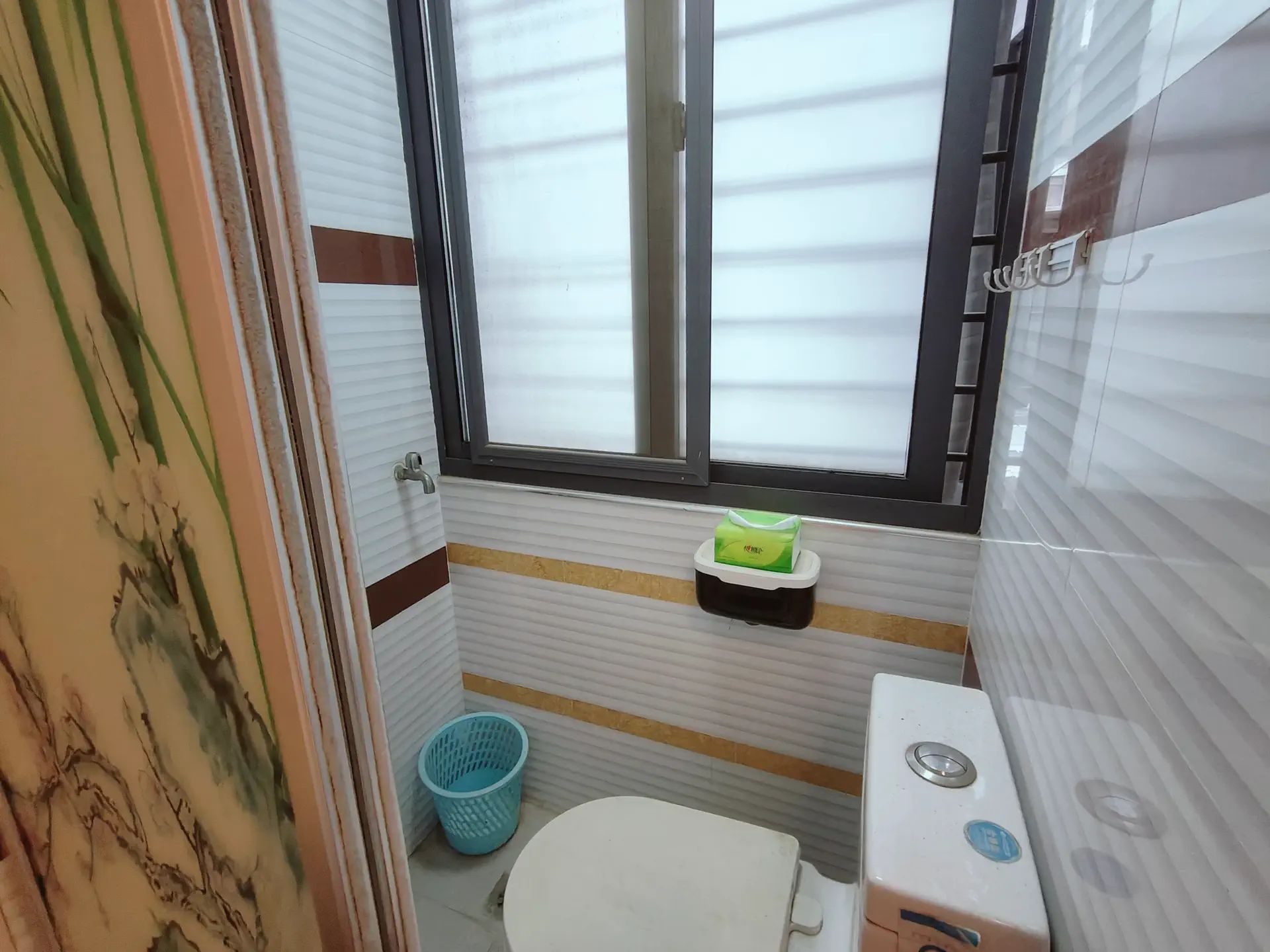 沃尔玛附近，田园国际，电梯小高层11楼，精装三房三卫，成色新，拎包入住，老证