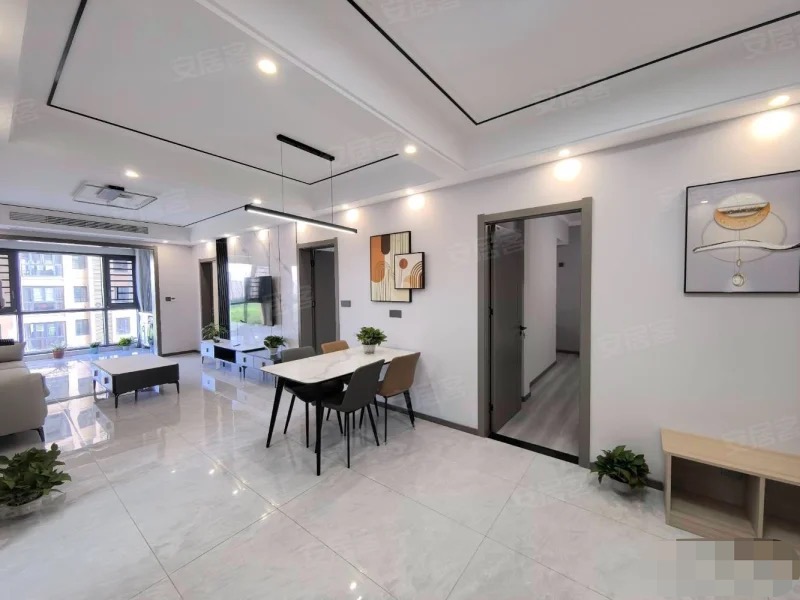 城南，南国明珠，电梯10楼，精装三房二卫，证满二年，捡漏