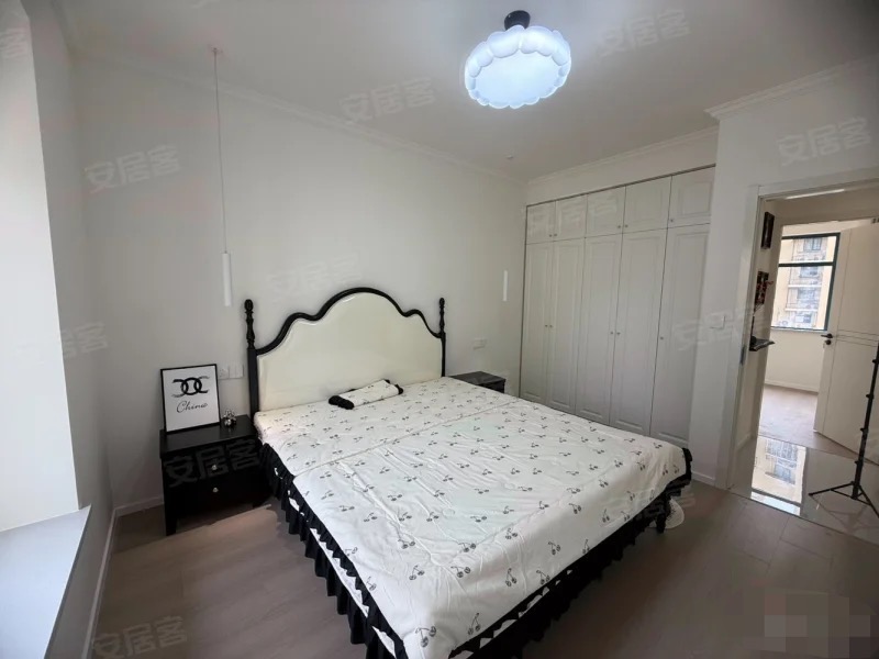 城南，新街，电梯19楼，边户，法式风三房，证满二，元泰三中沔阳xiao学