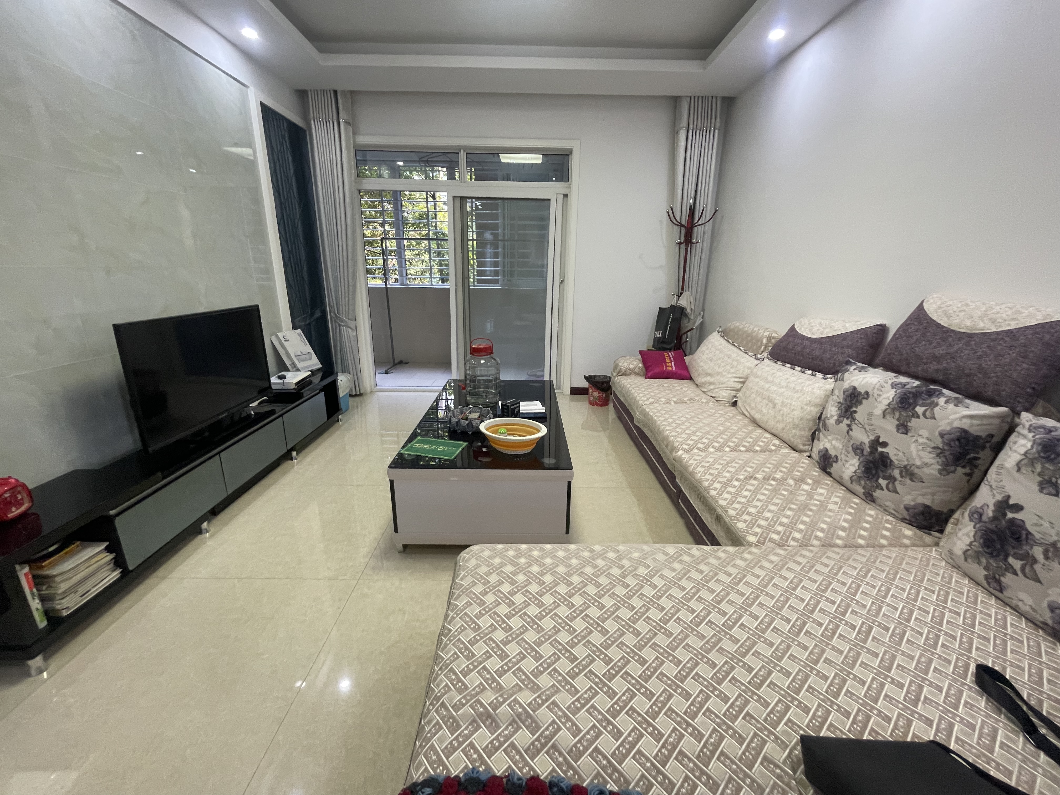 世纪雅园 .电梯房 .好楼层. 妇幼. 配套成熟. 业主外地置业急卖.  拎包入住