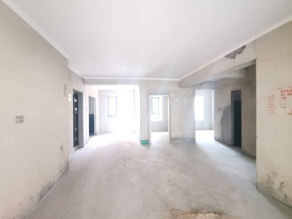 森林国际翡冷翠毛坯大三房 二中旁学府好房 南北通透边户 房东外地置业诚心卖 随时看房