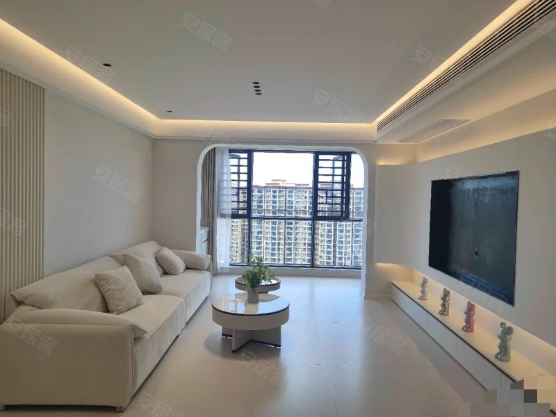 新城壹号五期，全新装修，法式简约风！好楼层，精装3房2卫，双阳台。单价6200一平