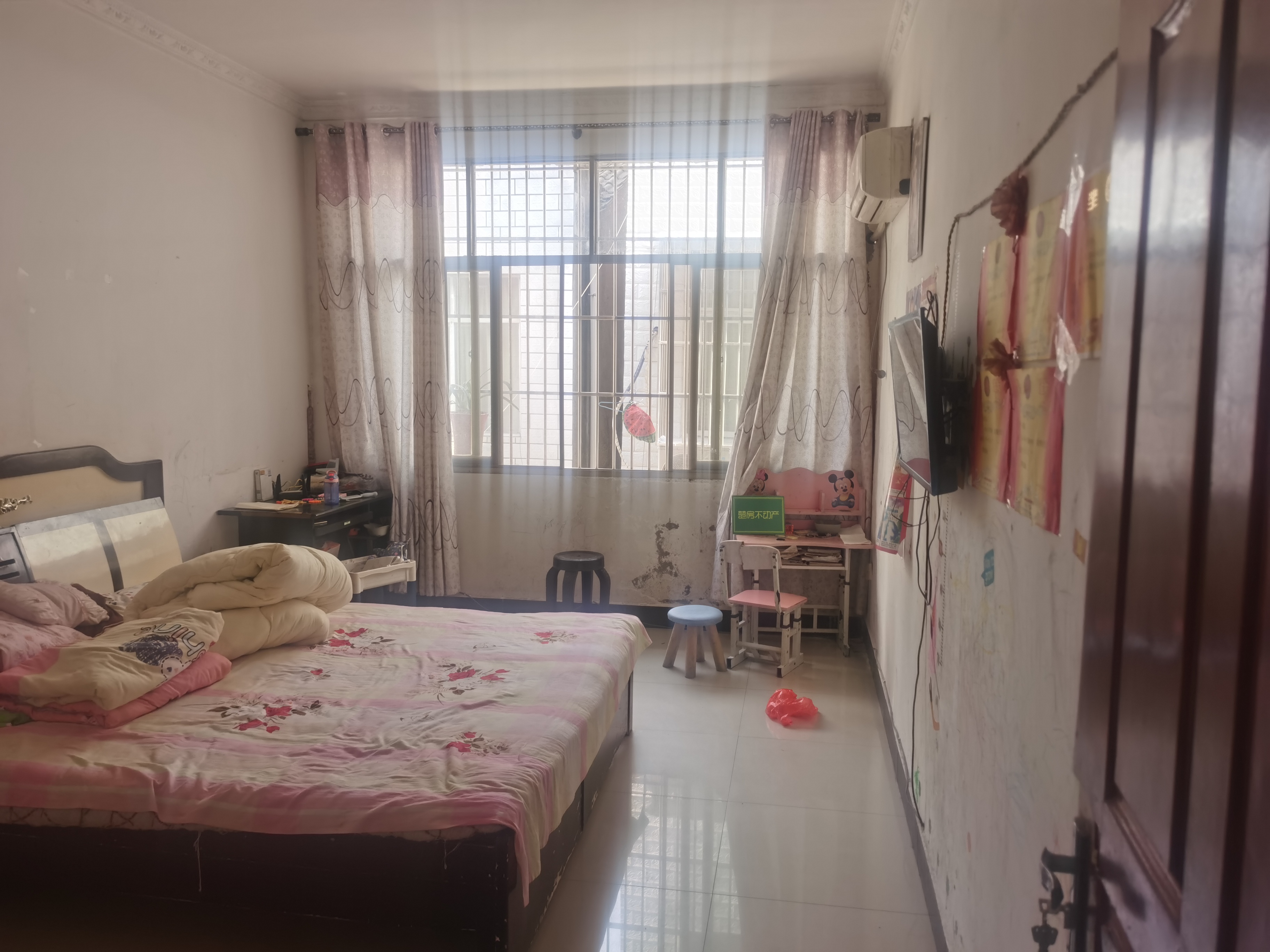 一中黄荆私房两间三层有房产证土地证