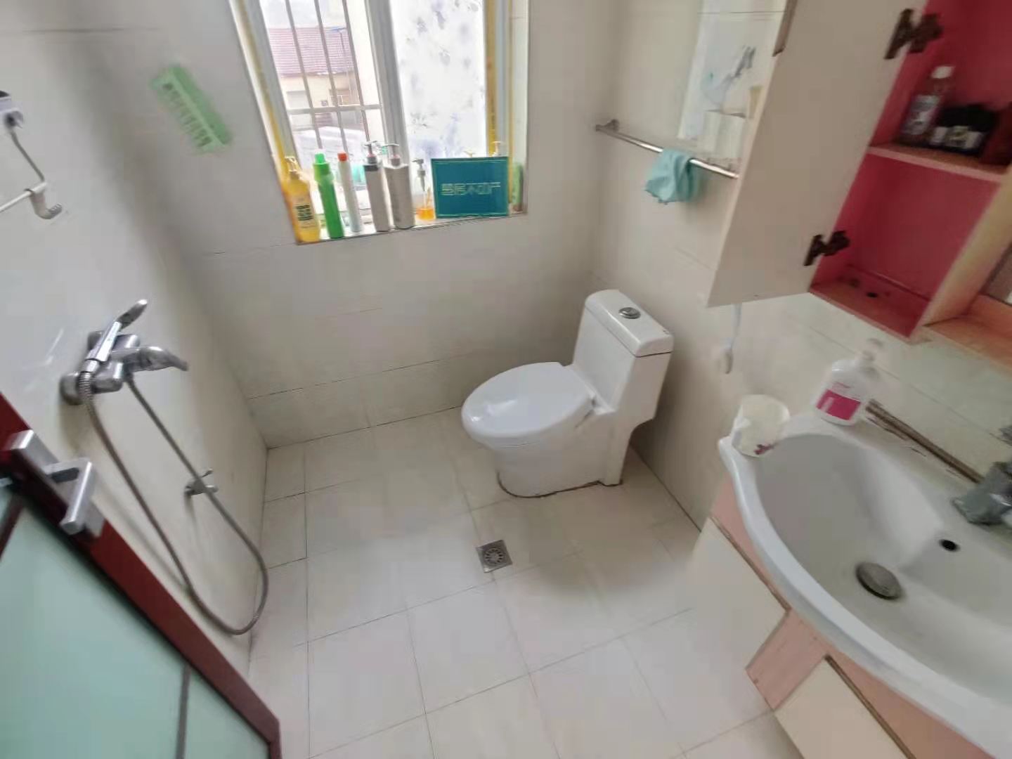 中天小区刘口菜场旁边大三房步梯 好的楼层东西全送有意向就看房