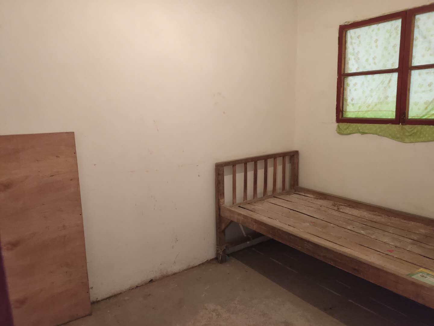 新生街 旁边单位宿舍楼三楼价格优