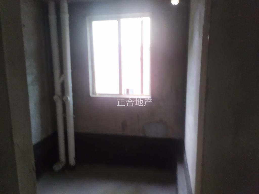 房东急卖降价13万❗❗❗城南领秀城，南北通透双阳台，证满二