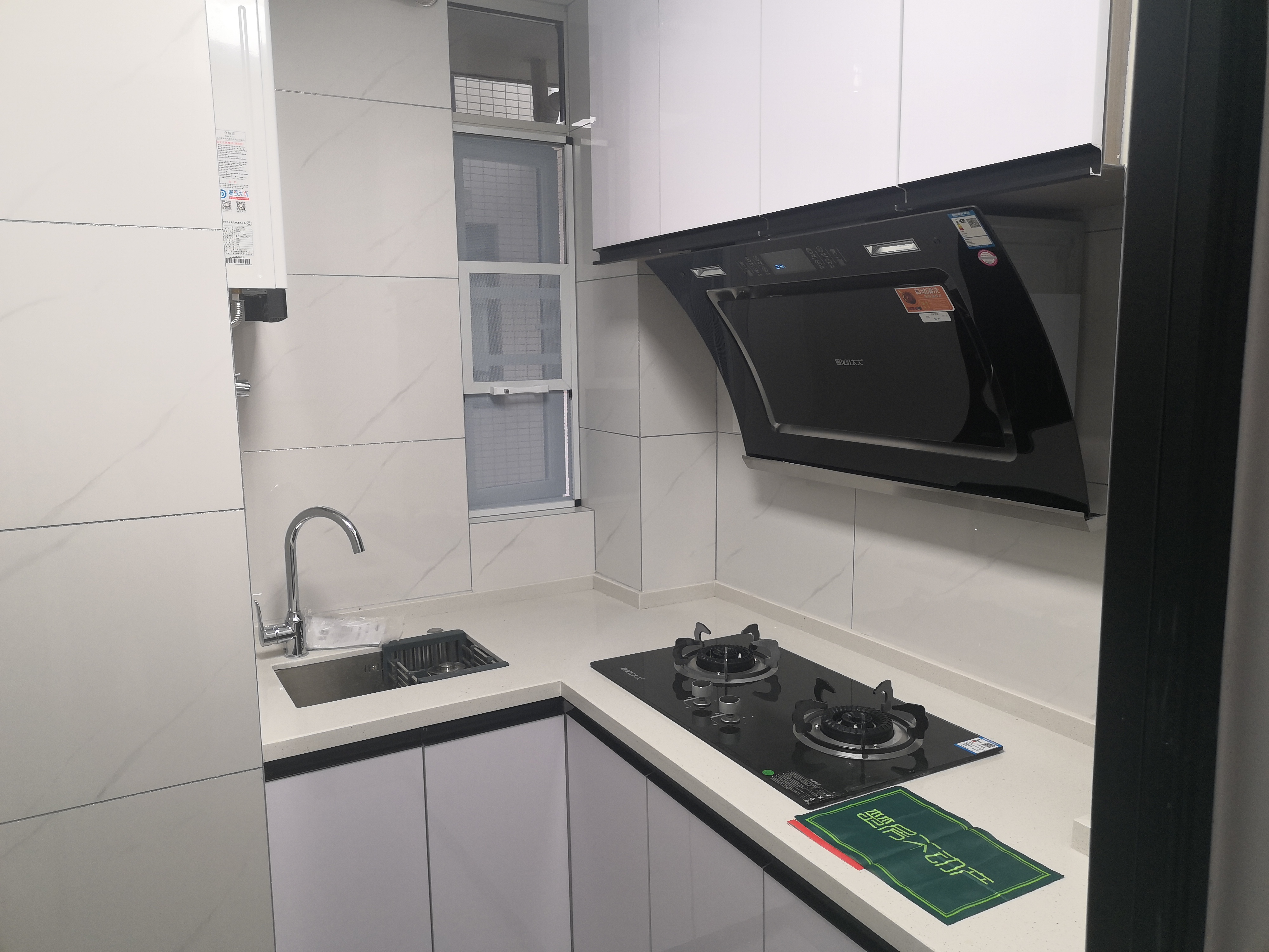 天泽园精装两房出租新装高层空气好