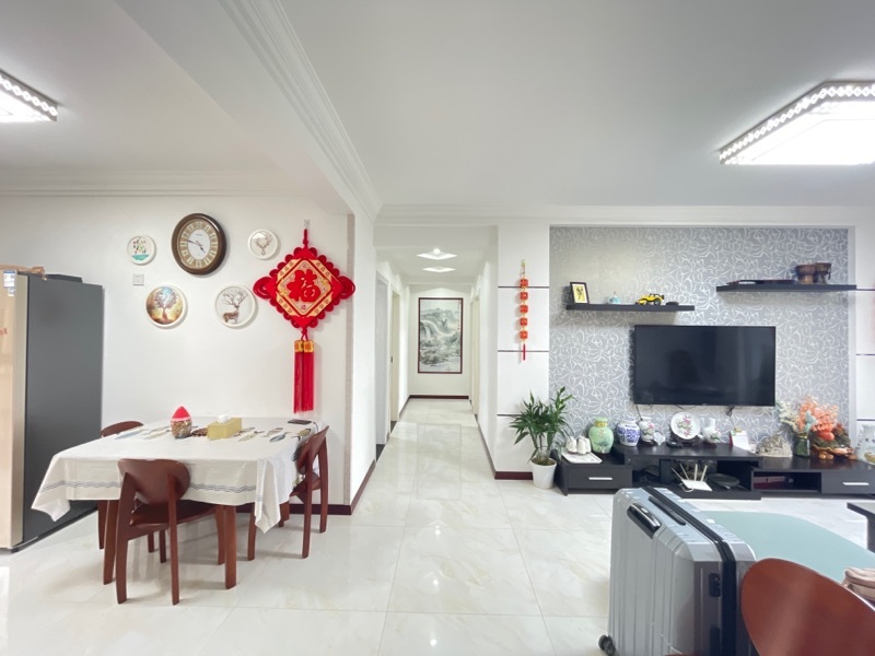 城西仙小旁，满庭春精装三房，边户双阳台，户型非常不错，成色还可以，现毛坯价出售