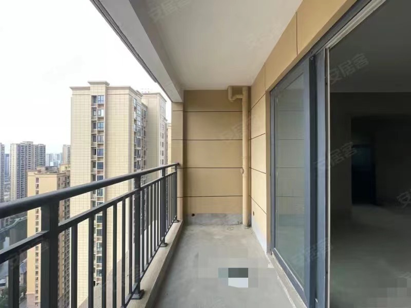 捡漏,森林国际6期，,湖景现房,毛坯大四房，单价5200，证满二，好楼层