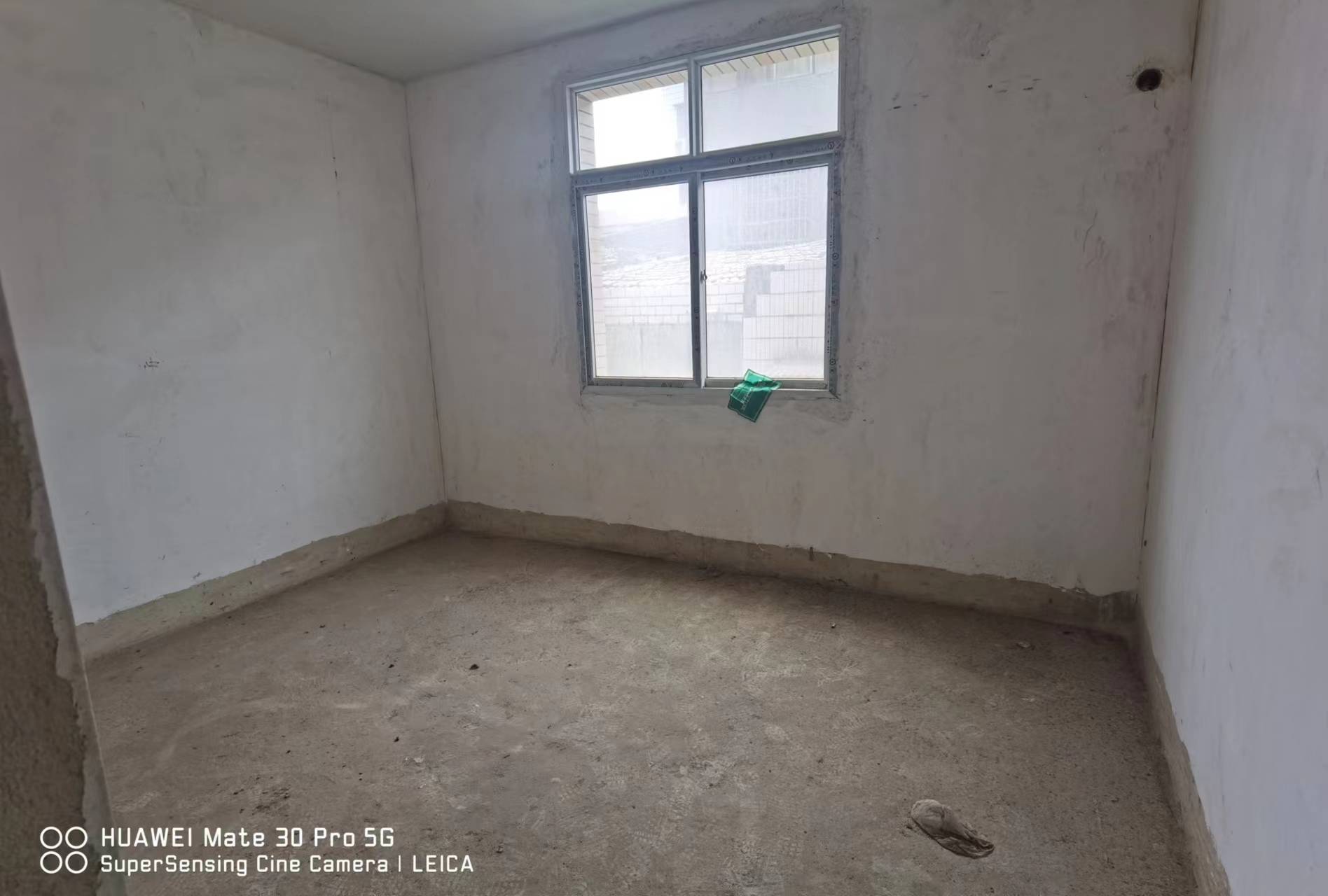 环球广场旁紫荆苑毛坯三房楼年新出行方便生活配套齐全