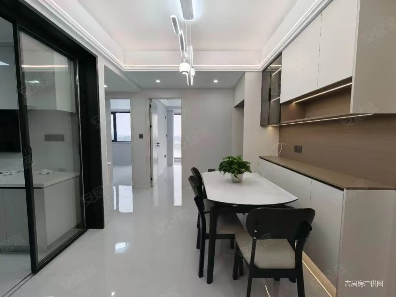 一线江景房，中大学府，边户，精装三房，一天未住，中间楼层