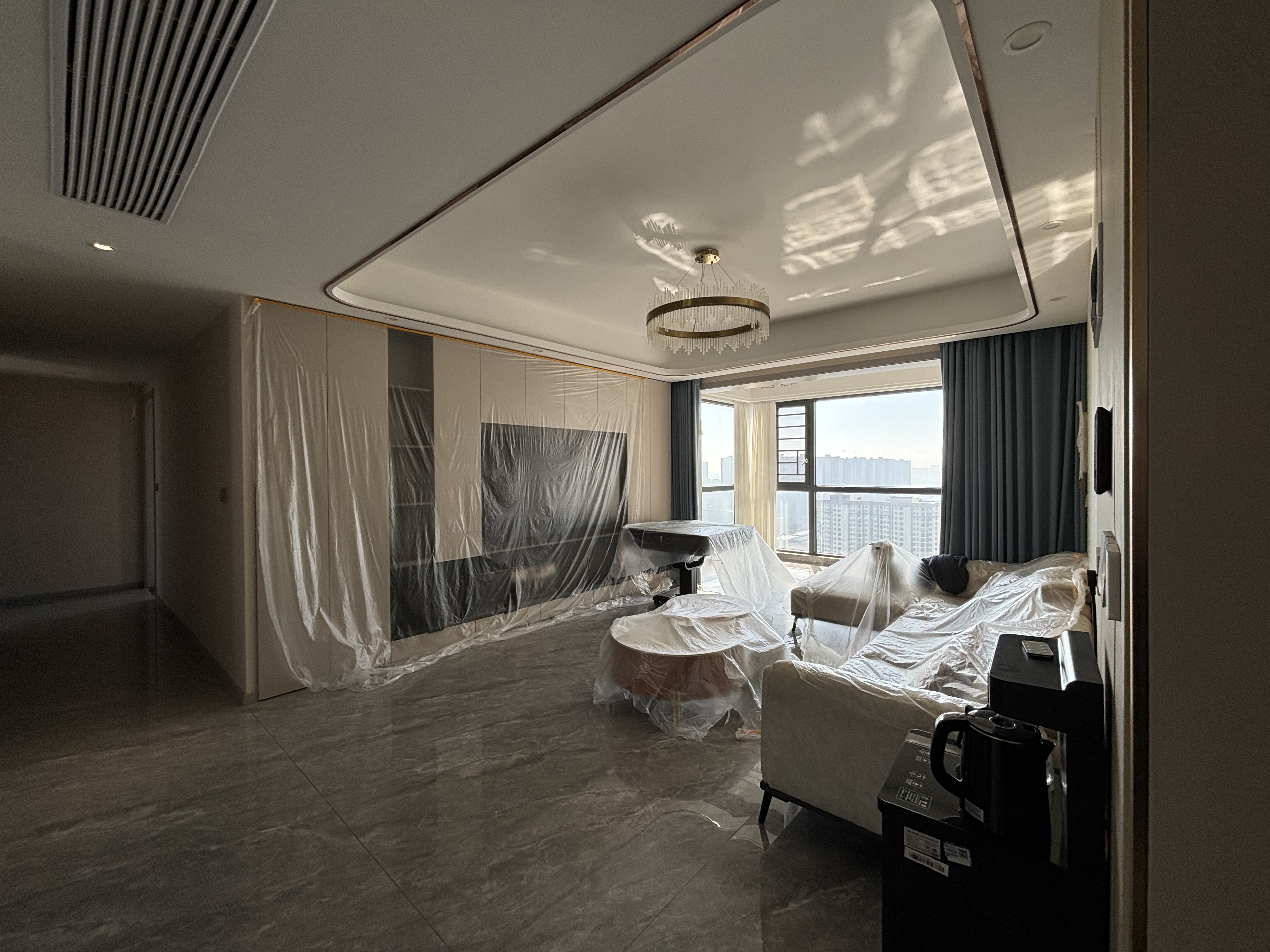 风和日丽.全新品牌装修三房.出门就是學笑.看房方便