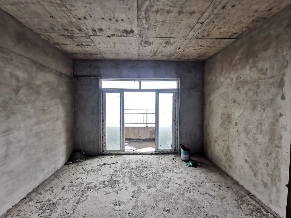 城南润泽天下毛坯小三房楼层好单价低诚心出售看房方便