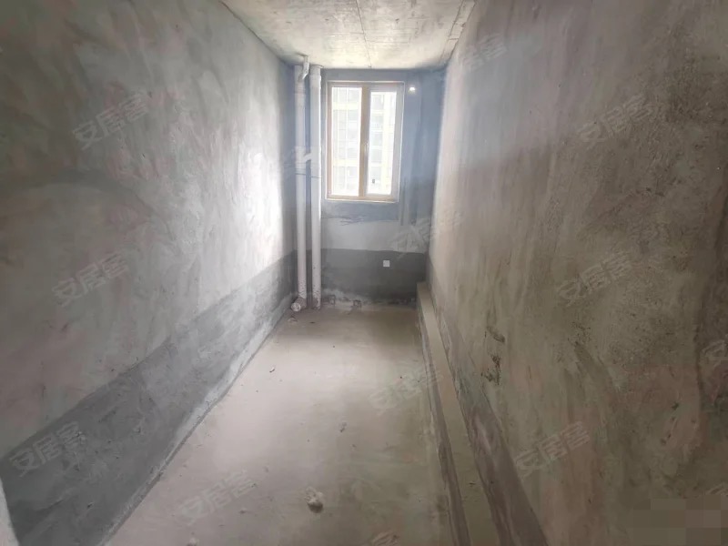 诚心出售，城南，蓝天新城边户，中间楼层，带车位，证件满二