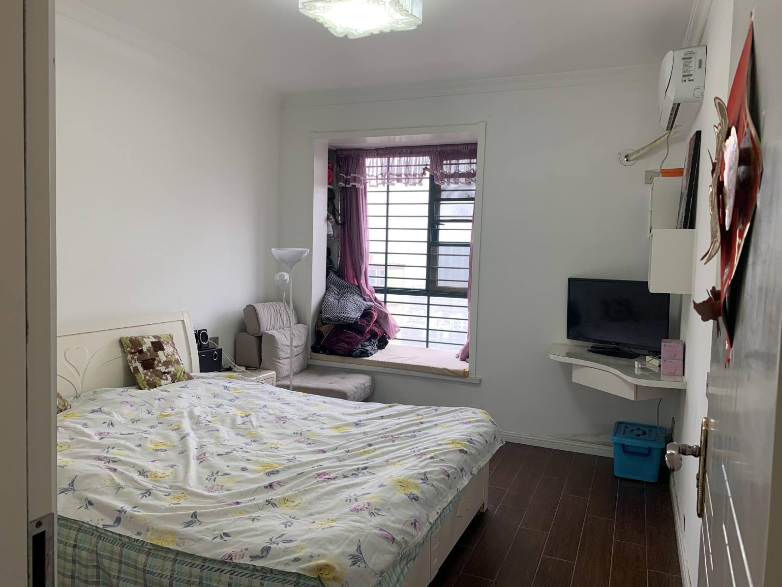 新城壹号三期，150平，110万，满2