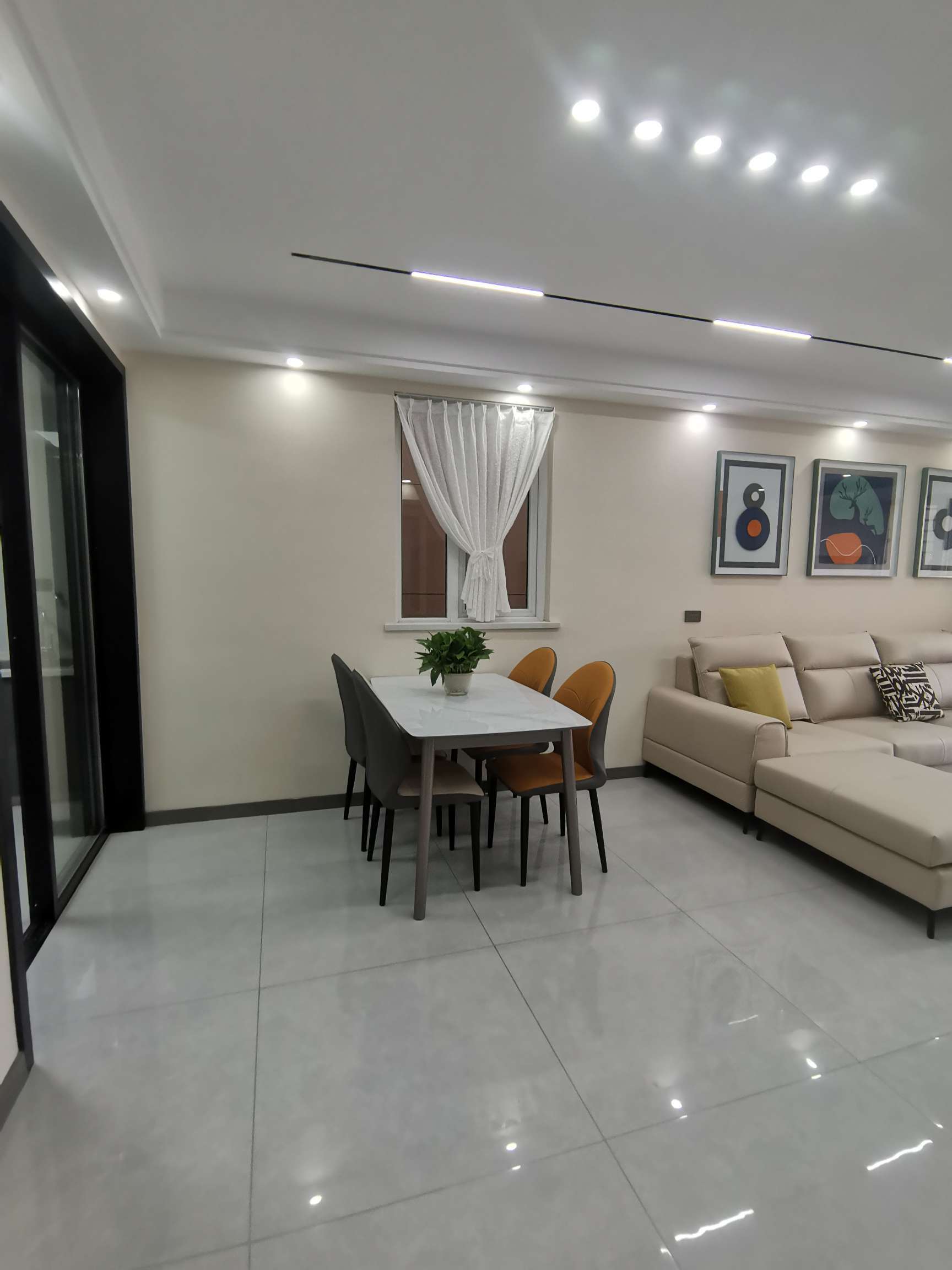 城西大社区九成新小三房满庭春