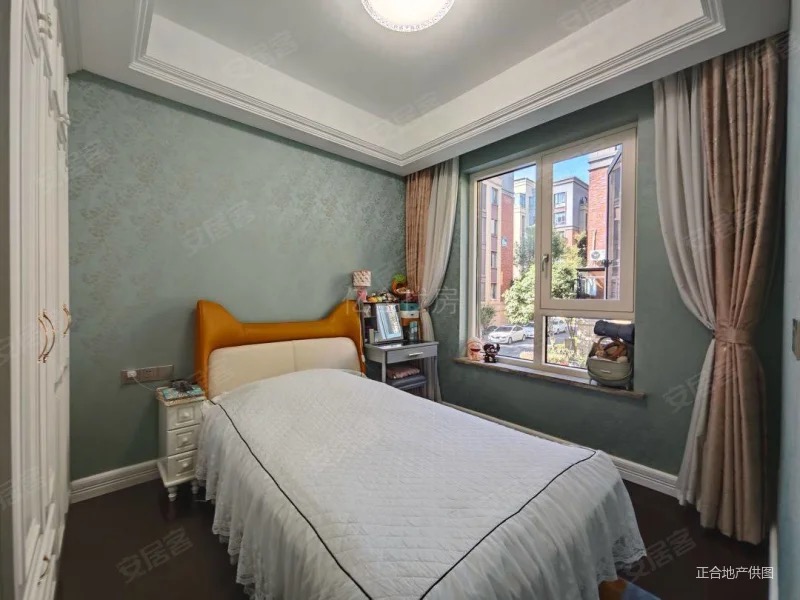 房东诚心出售，绿地香格里拉，一二楼复式​带花园洋房，有车位，