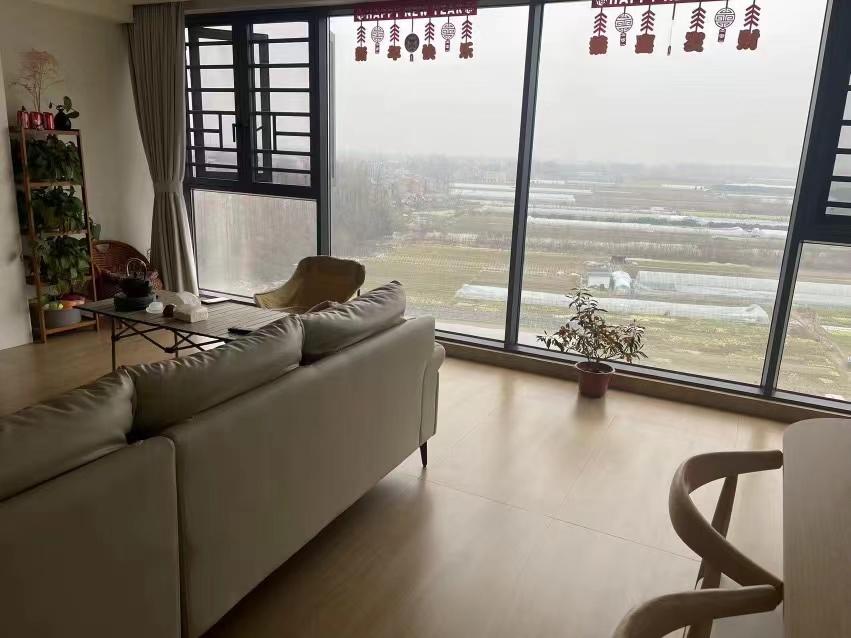 亏本出，祥生观澜府，电梯小高层，中间楼层，南北通透，视野开阔，品牌家具家电