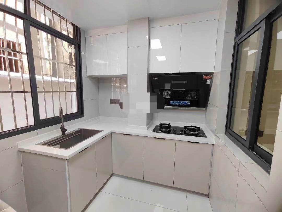 142？房东诚心出售，养老蛮好，精装3房，证件在手，有院子停车