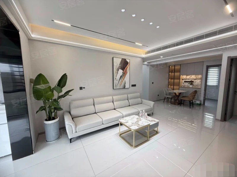 降价了，诚心出售，新妇幼对面，电梯中间楼层，精装三房二卫，新三中，证件满五，过户费便宜