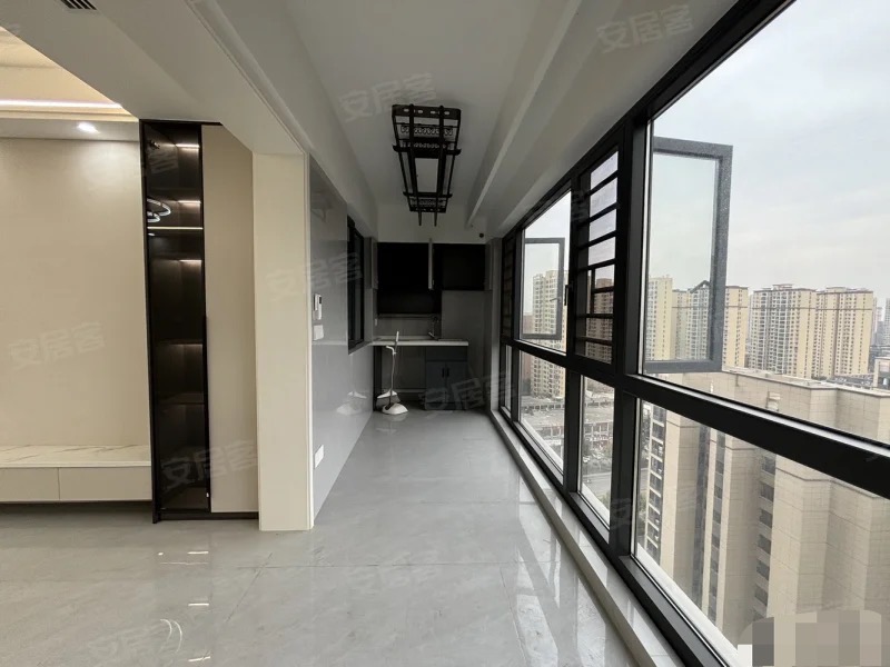 森‮国林‬际城北苑，全新精‮三大装‬房‬两卫，带车位，​房东‮住自‬装修，一‮未天‬住，电梯中间楼层，南北通透