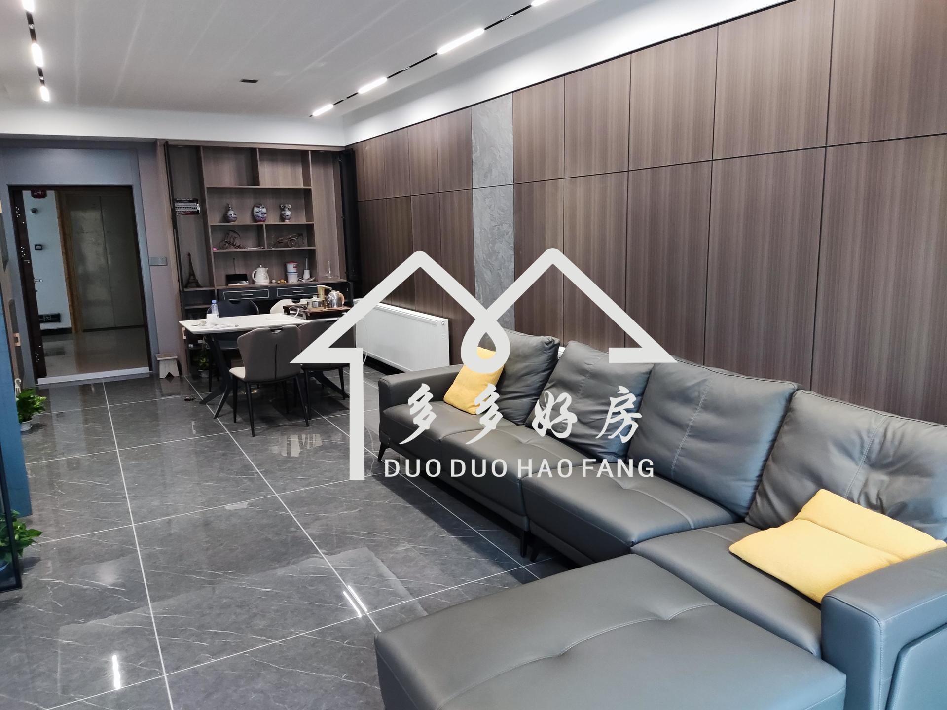 领秀城3室2厅2卫 全新精装修 毛坯的价出售！难得的机会