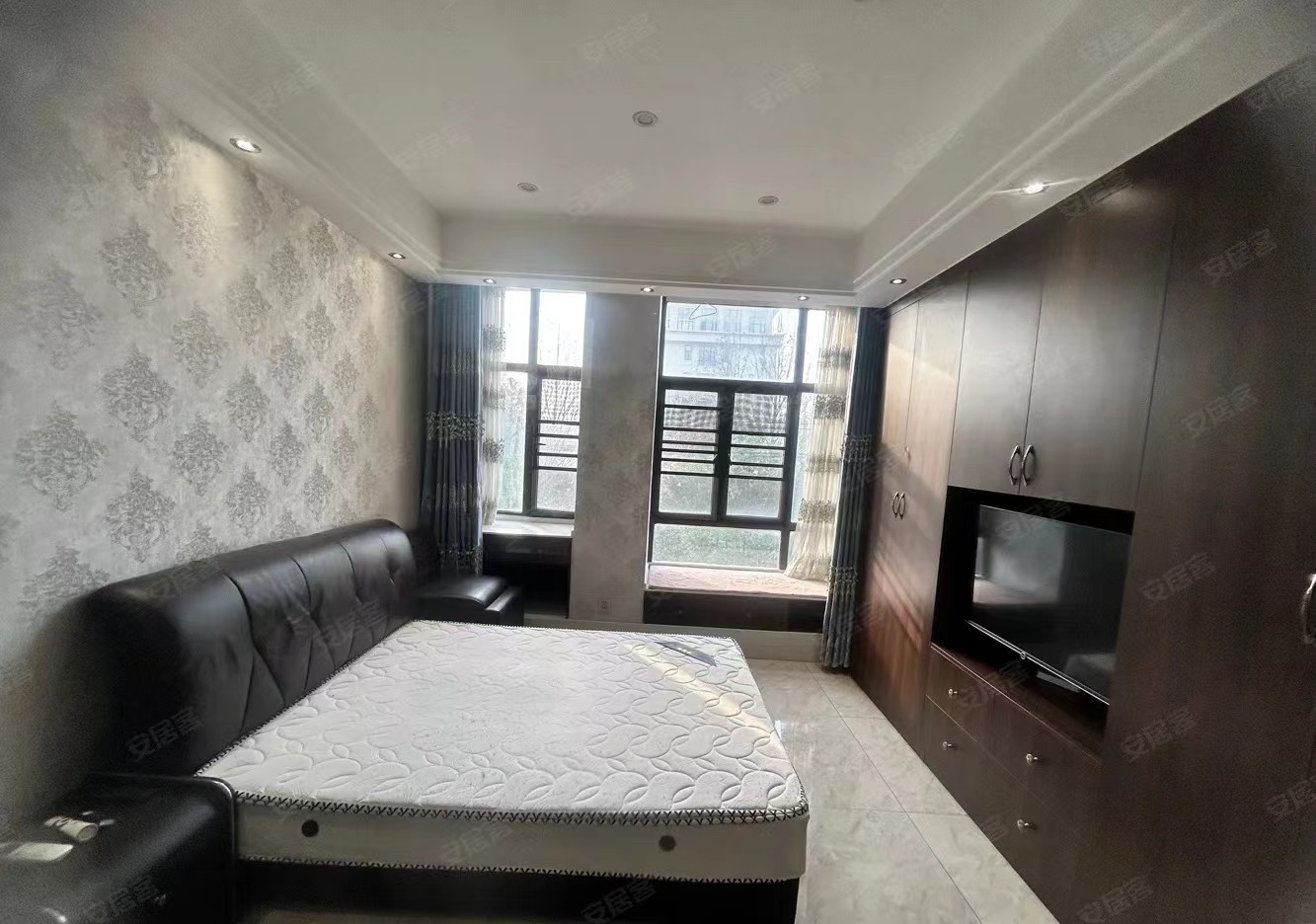 65，一中附近，16万包过户，电梯单间，拎包入住