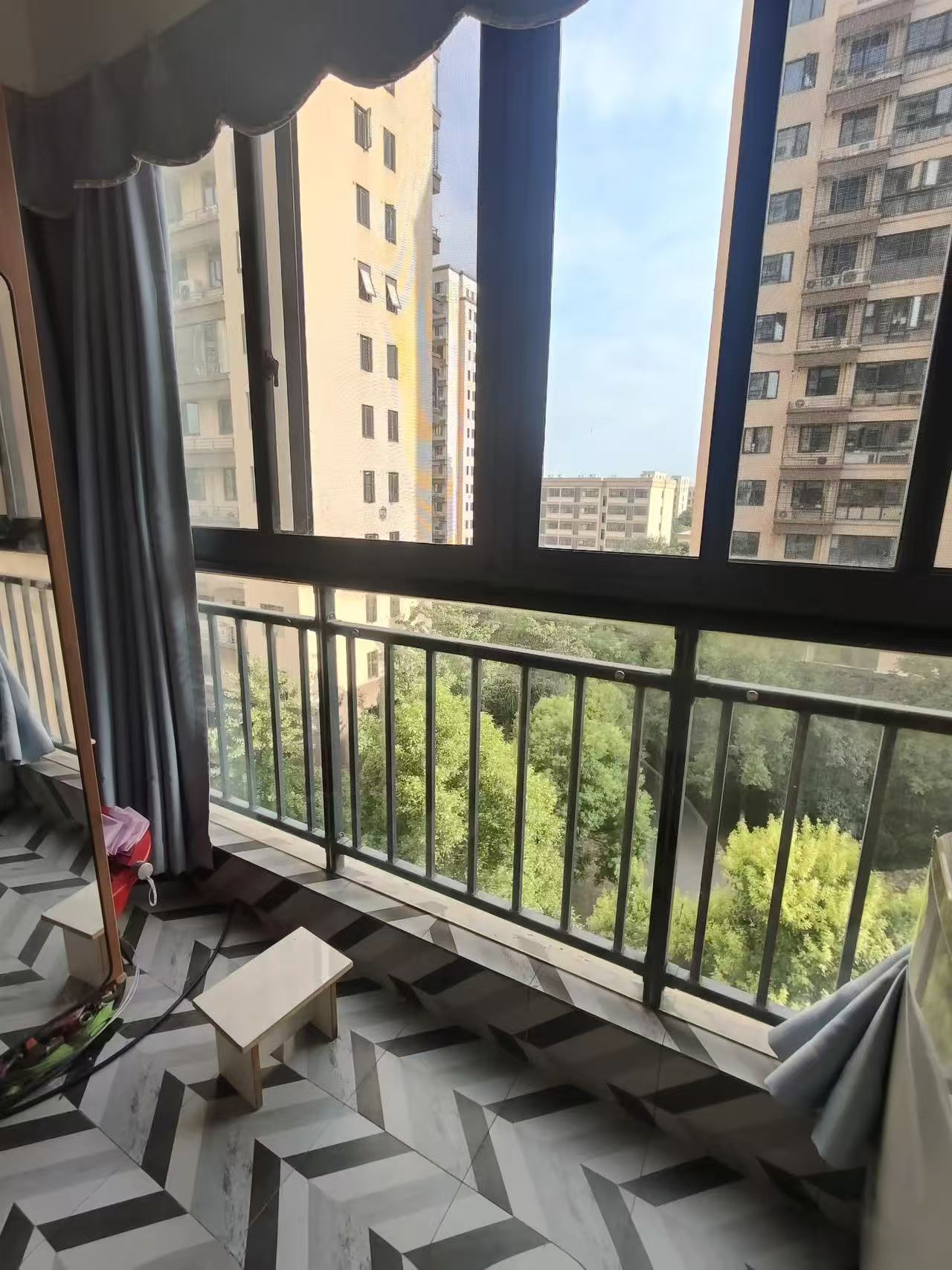 城南，荣怀，精装两房，小高层，东边户，南北双阳台，好楼层