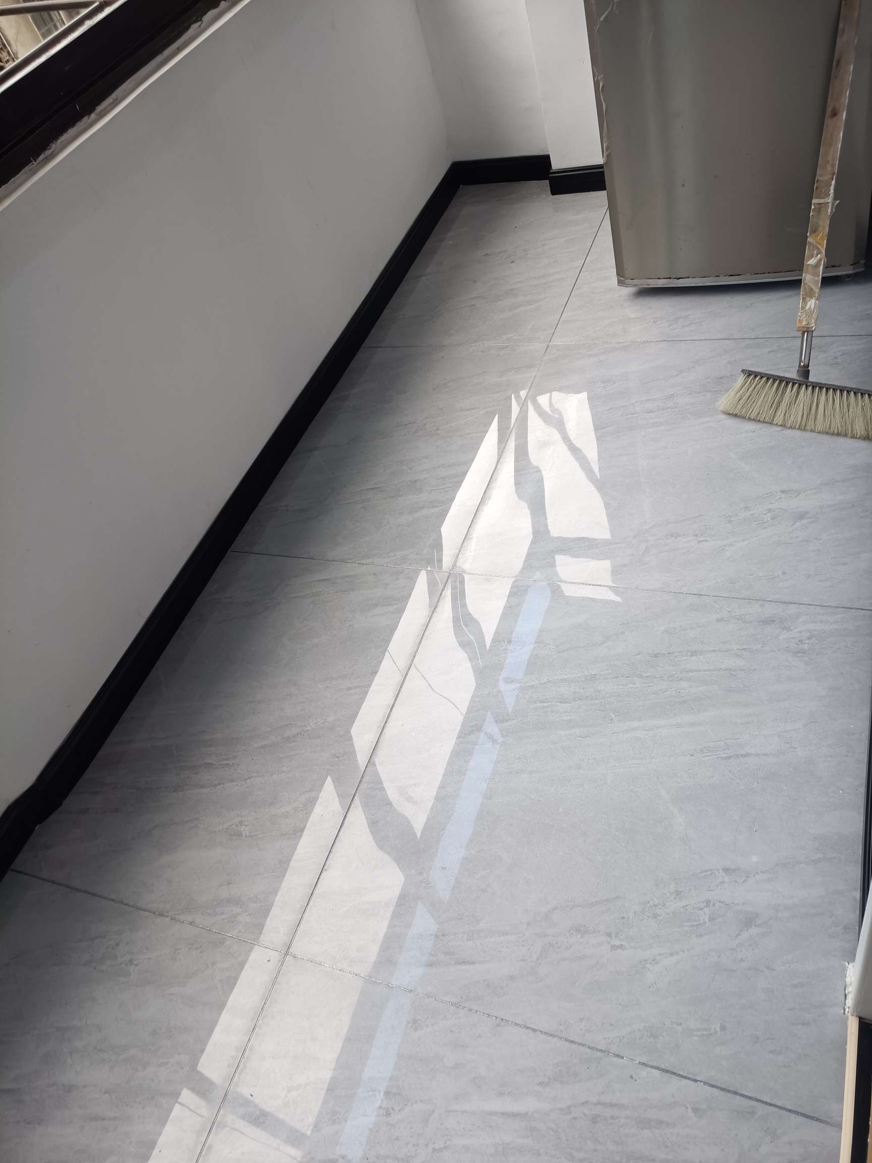 实验二晓，老三中，大洪小区，步梯好楼层，诚心出售