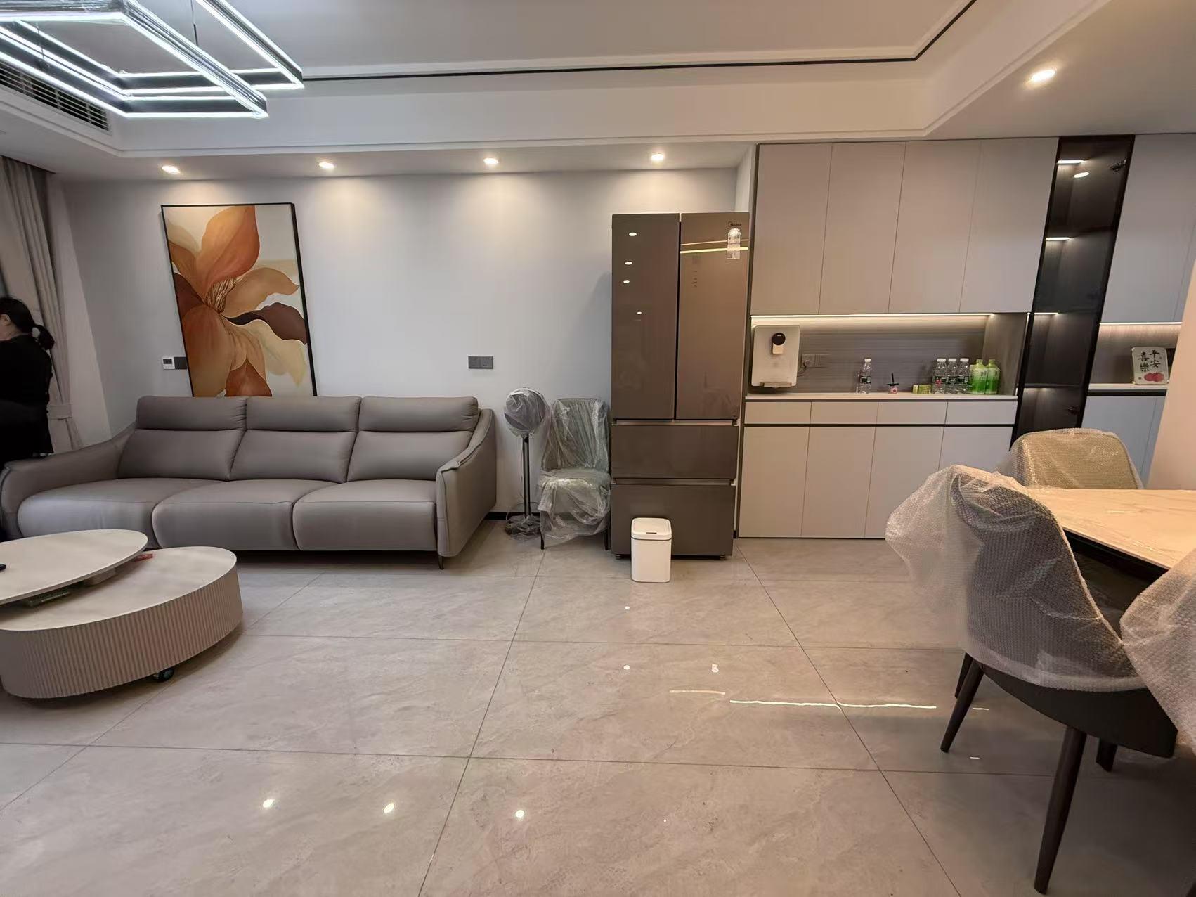 森林国际城北苑3室2厅2卫全新精装修拎包即住，是居家的不二之选！