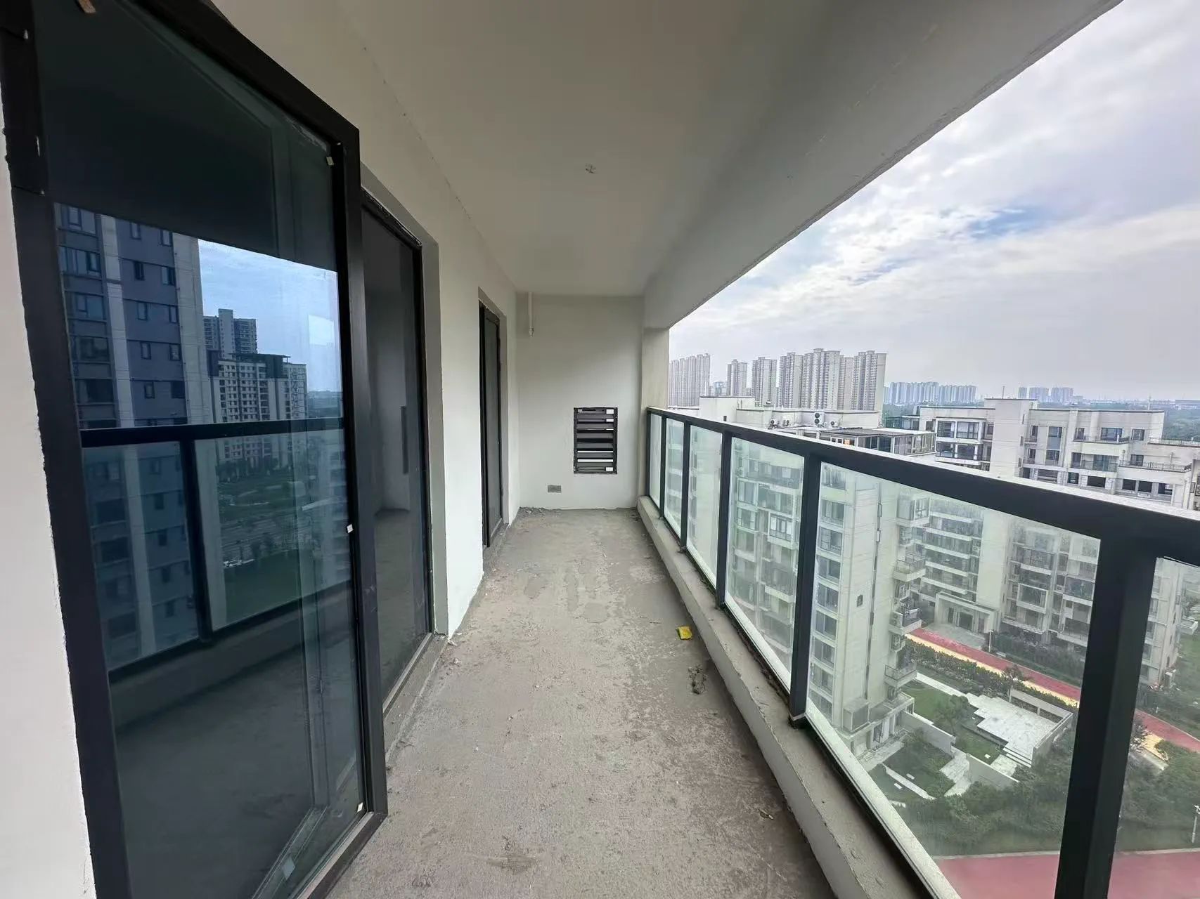 捡漏，蓝天花园，一梯一户小高层，好楼层13楼，诚心出售