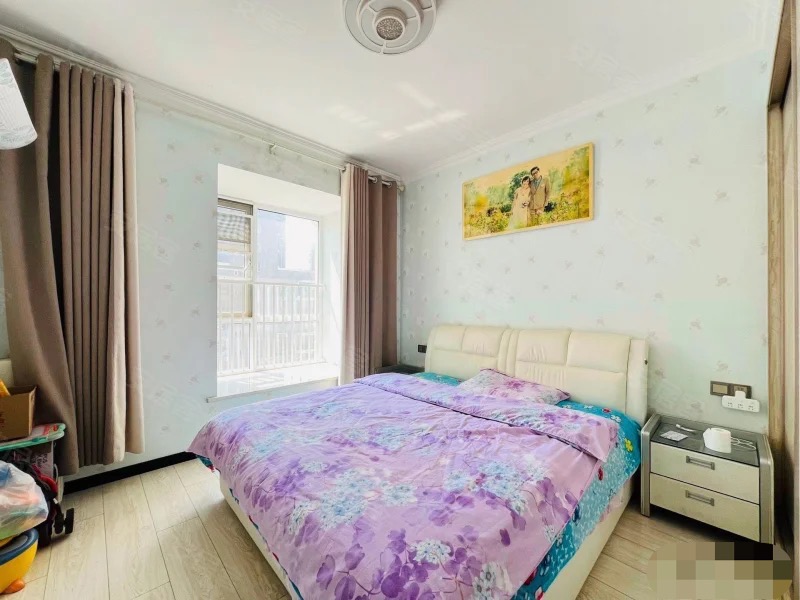 房东急卖，城南，元泰未来城A区，精装三房两卫，中间楼层，南北通透，边户证满二，