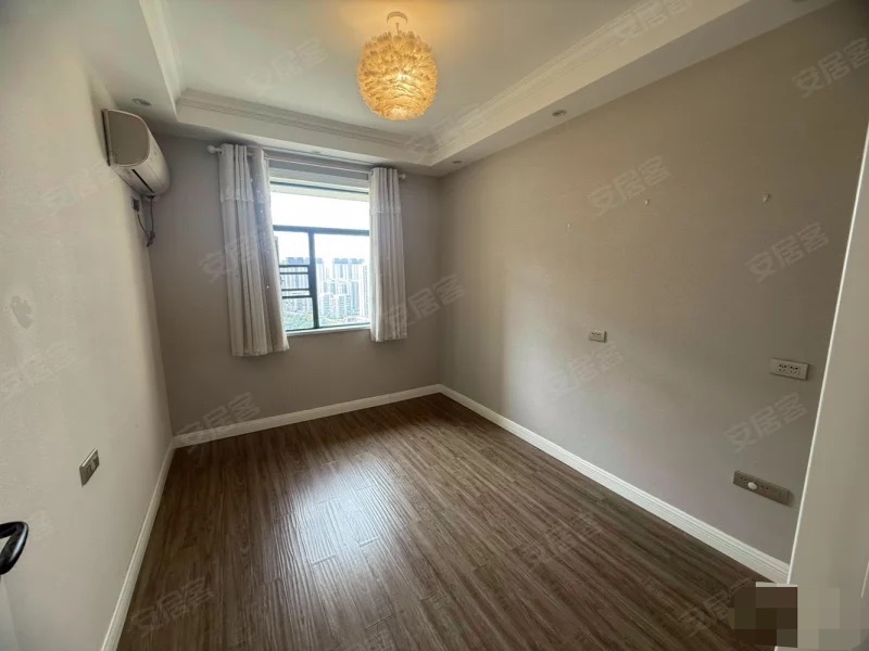 捡漏，城南，新城壹号五期，沔阳公园旁，精装三房两卫，性价比高