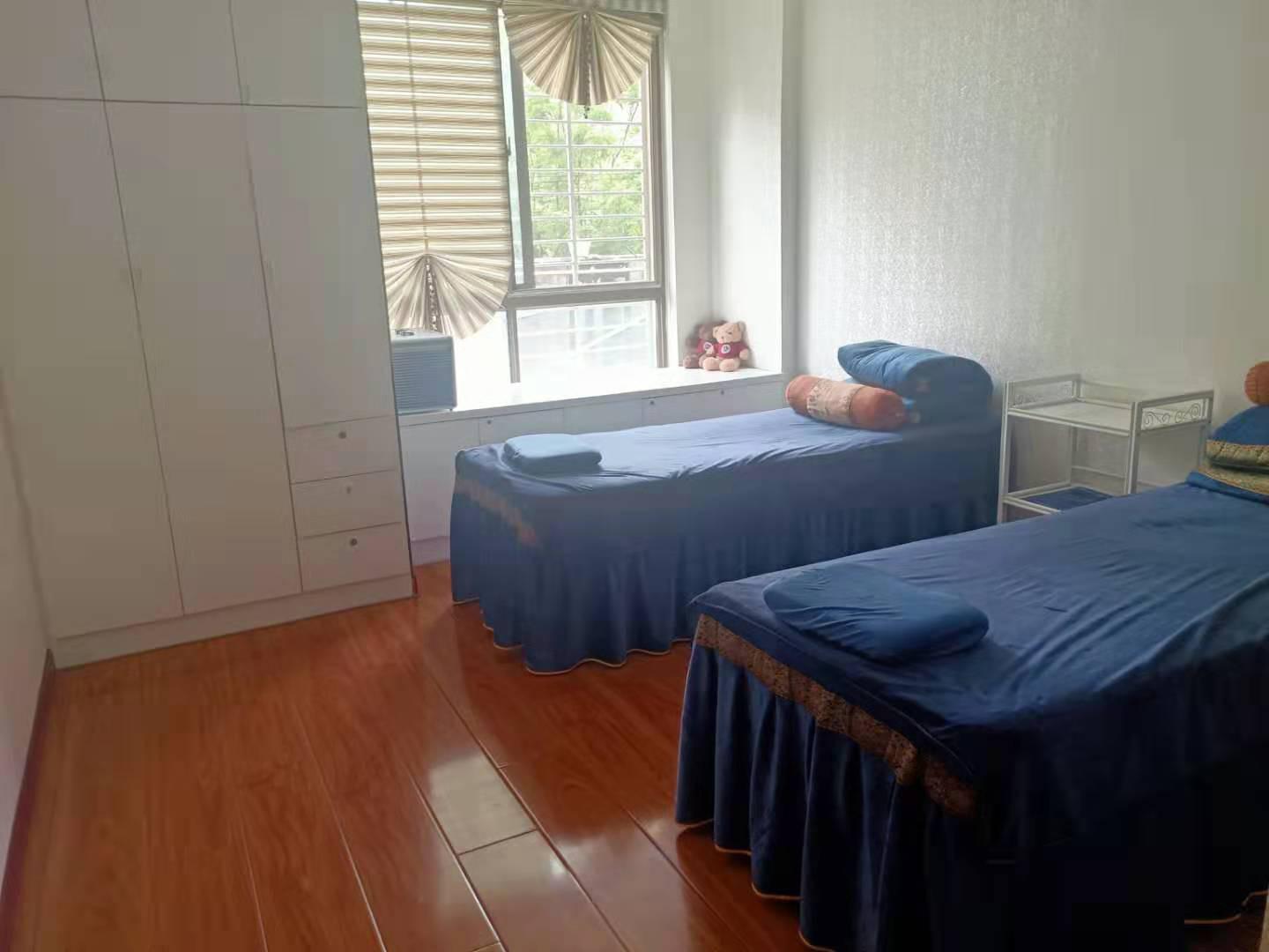 金城花园，大户型，超大阳台