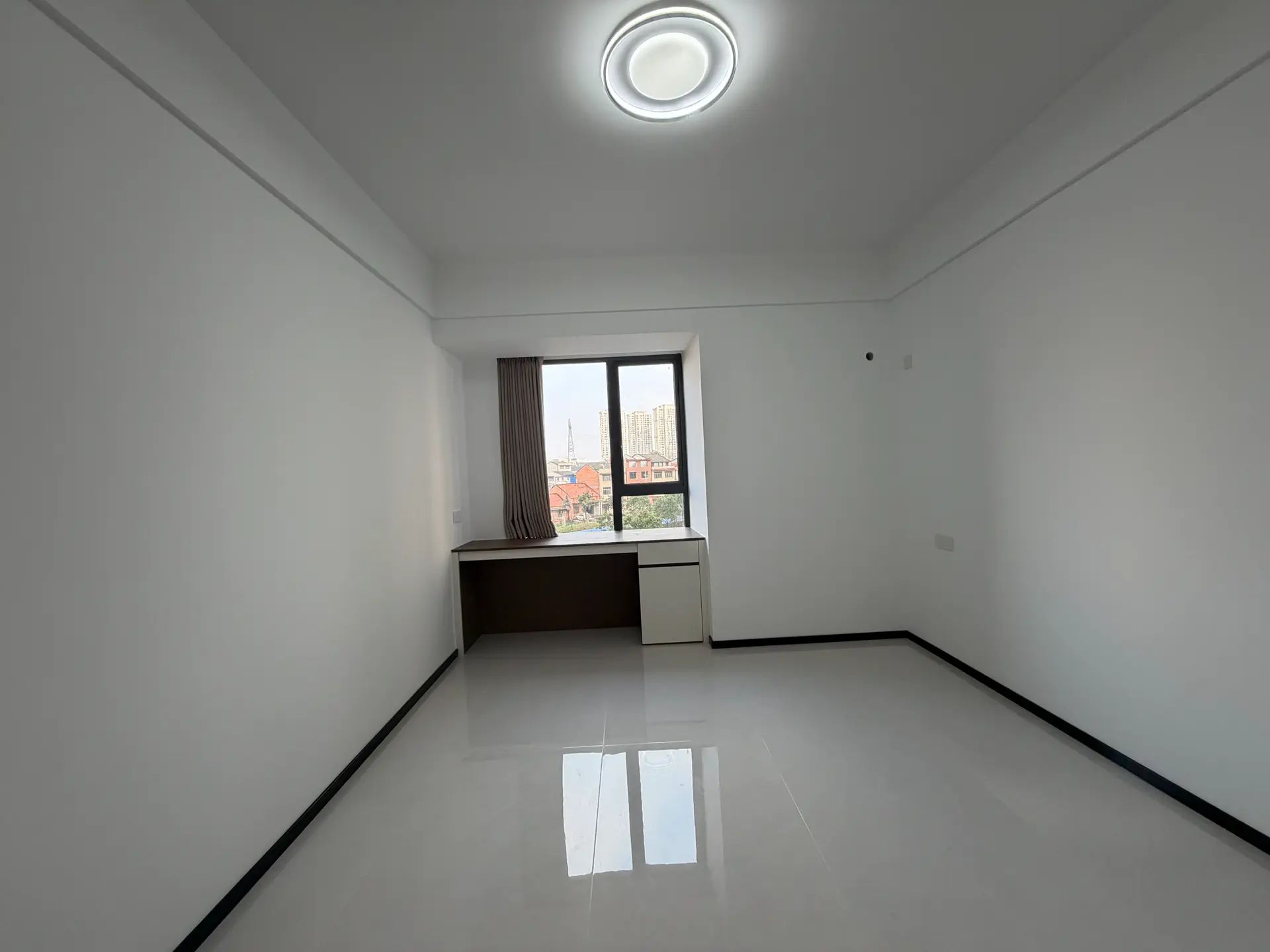 城南，吾悦广场旁，南国明珠，意式极简风，单价6100，南北通透双阳台，业主诚心出售