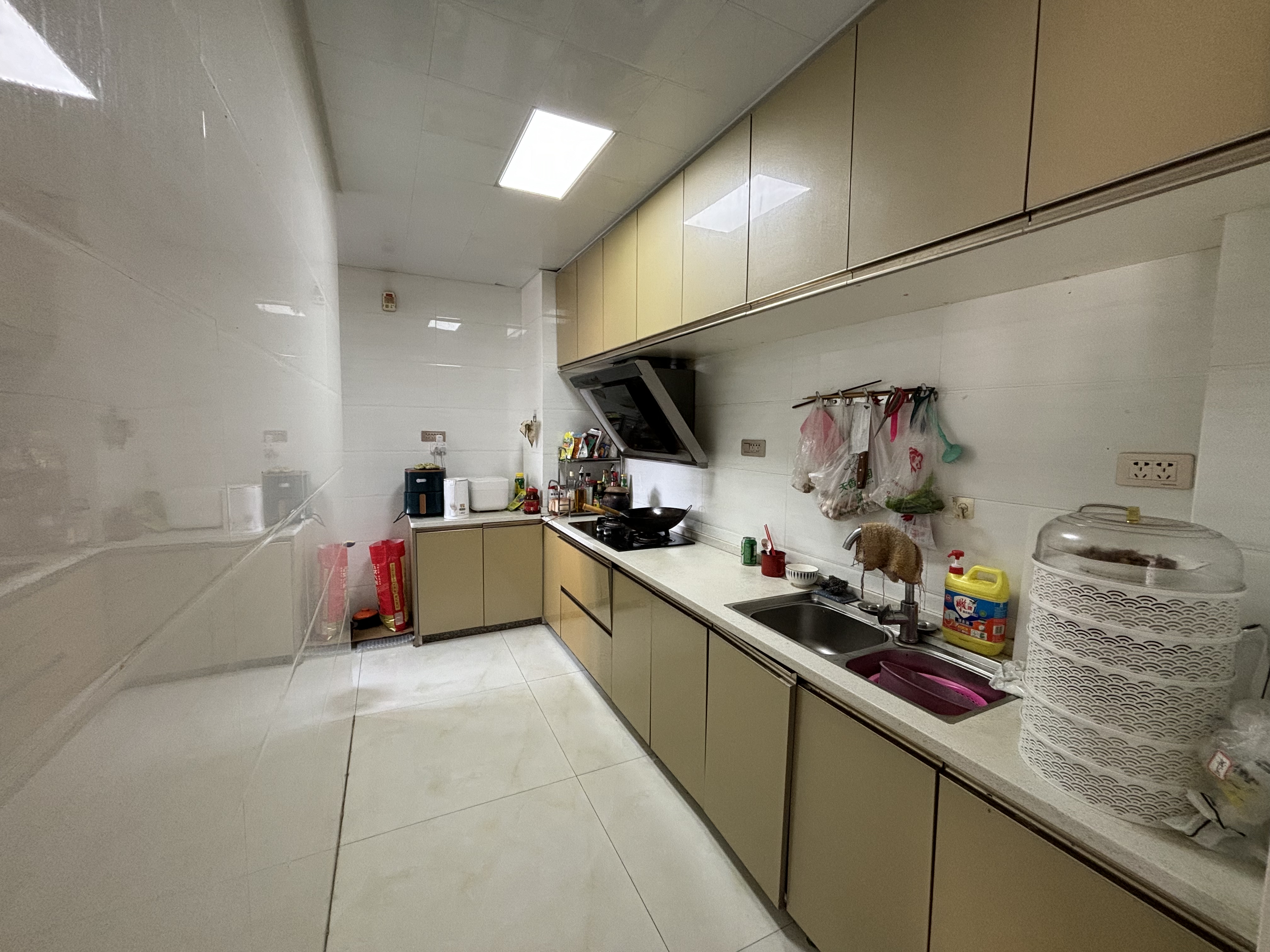 元泰未来城.精装大两房.中间楼层.看房方便