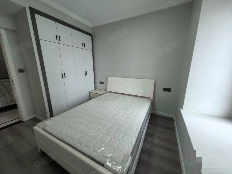 266，亏本急售，城南，森林‮际国‬，大‬平层，精装4房2卫​，单价6000，双阳台，南北通透