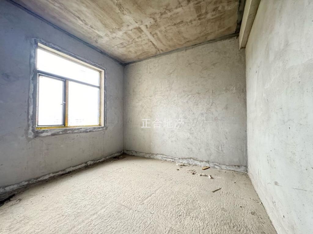 降价了，城南，元泰B1大平层1梯1户，湖景房，单价4400，10米长阳台看仙女湖，电梯好楼层，捡漏，亏本出售