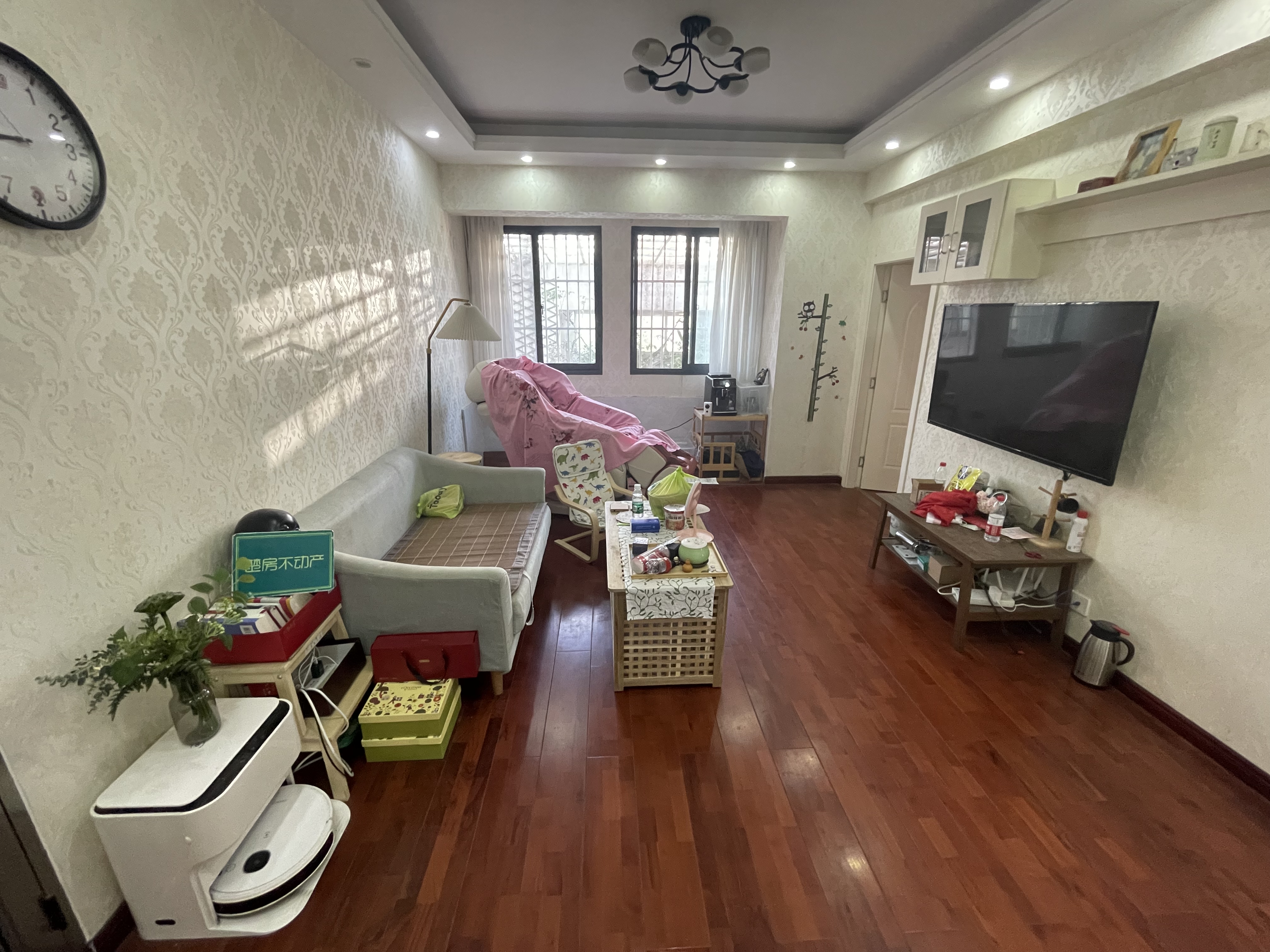 鸿昇现代城   三房 带大露台   私人露台   带装修  妇幼对门