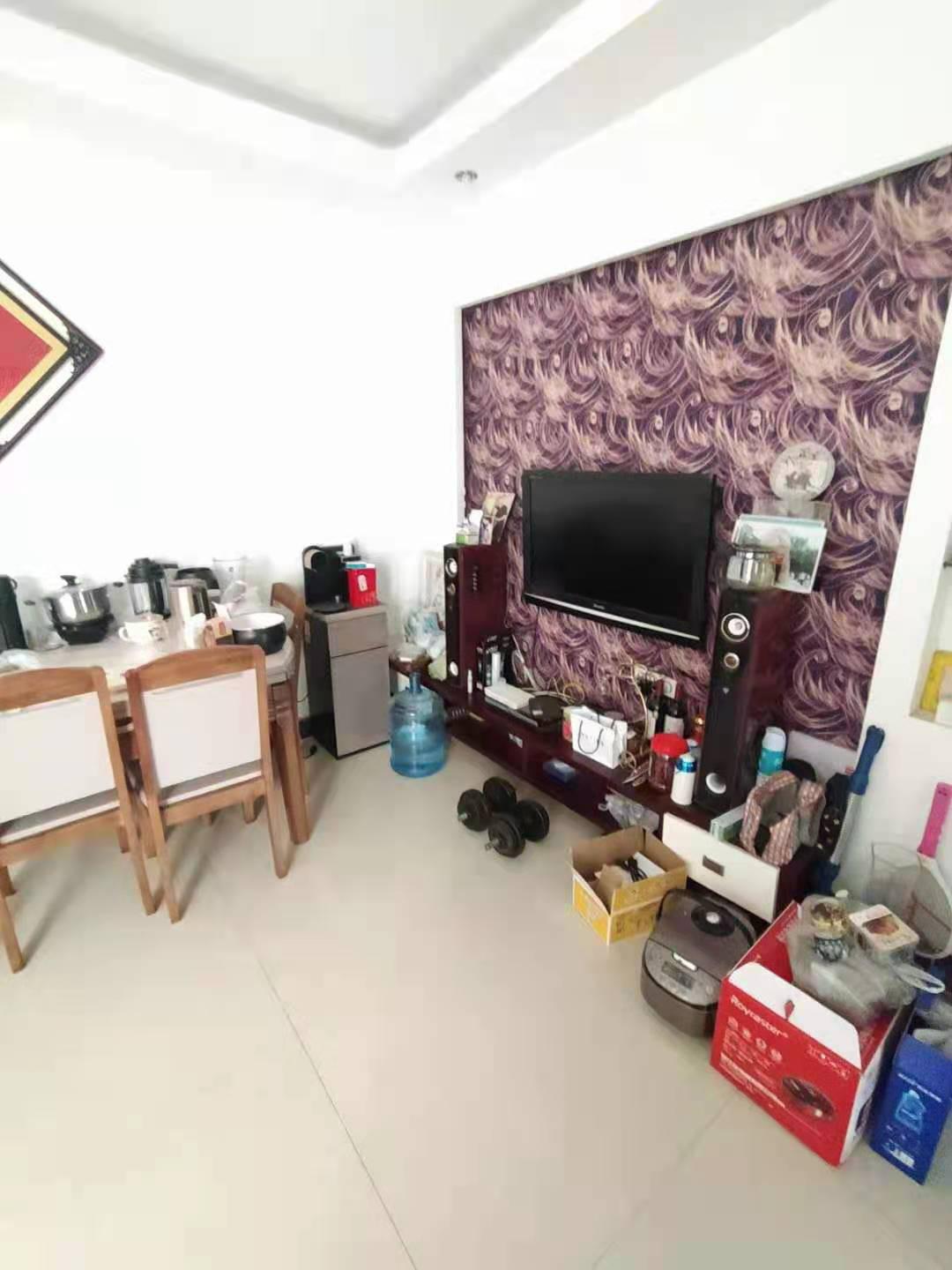 各自付税，看房方便，房主急售永和小区精装2室2厅1卫1阳台