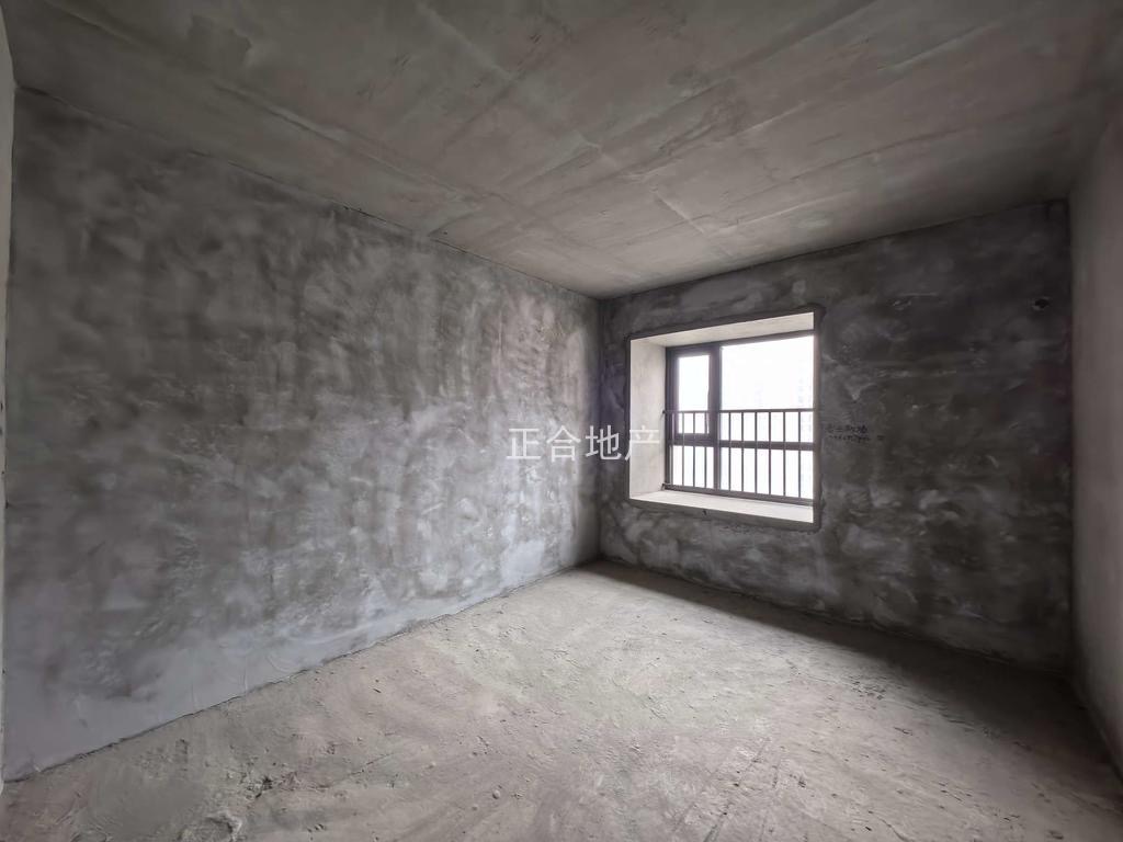 降价了，城南御湖世家，电梯好楼层，证满二，单价4300+，带车位，看中价格能谈，诚心出售，