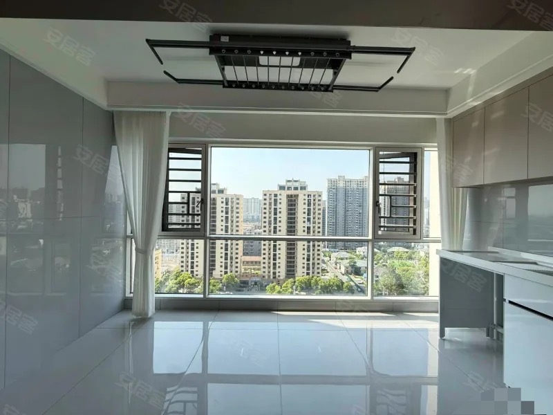 城南，福星城，电梯好楼层16楼，全新精装三房二卫，证满二