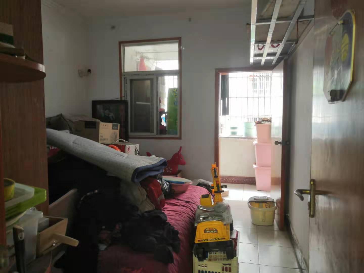 汉江 旁，纸机厂宿舍，125平，3室2厅1卫