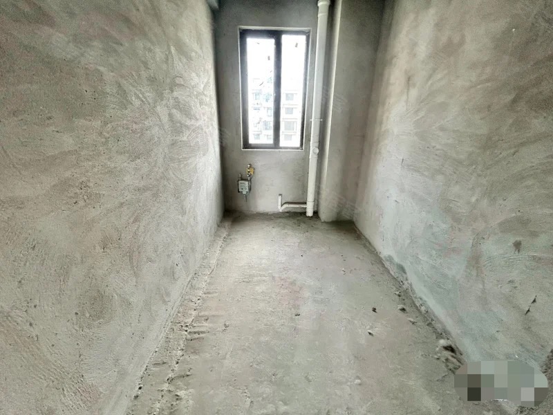 急卖，城南，荣怀，​电梯‮高小‬层，毛坯3房2卫，双阳‮边台‬户，单价5200