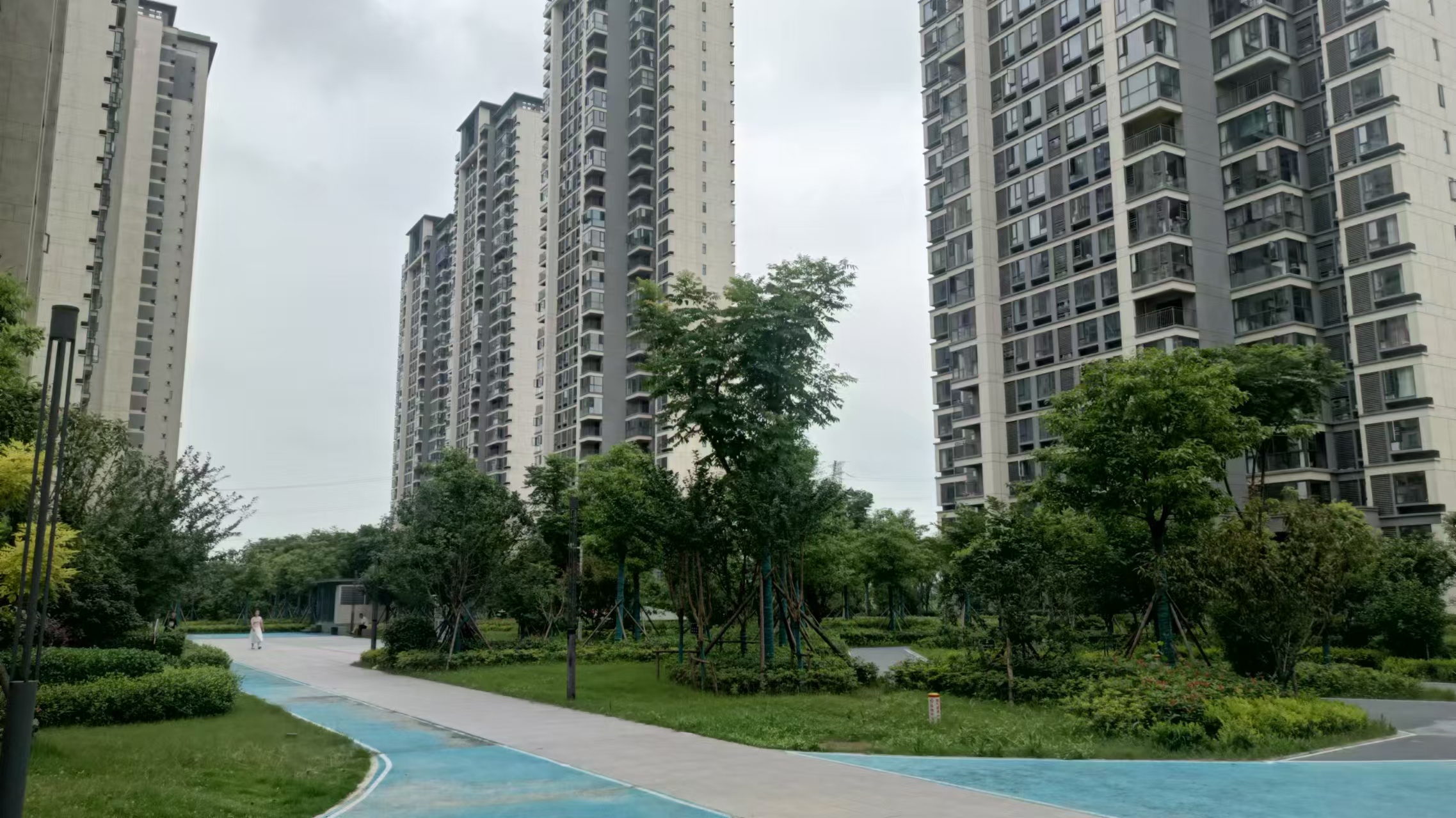 风和日丽手付款只要2万元4室2厅2卫全新毛坯房优价出售